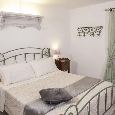 Appartamento Con Parcheggio E Giardino אסיסי מראה חיצוני תמונה