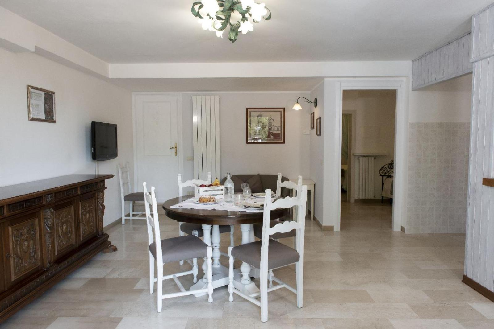 Appartamento Con Parcheggio E Giardino אסיסי מראה חיצוני תמונה