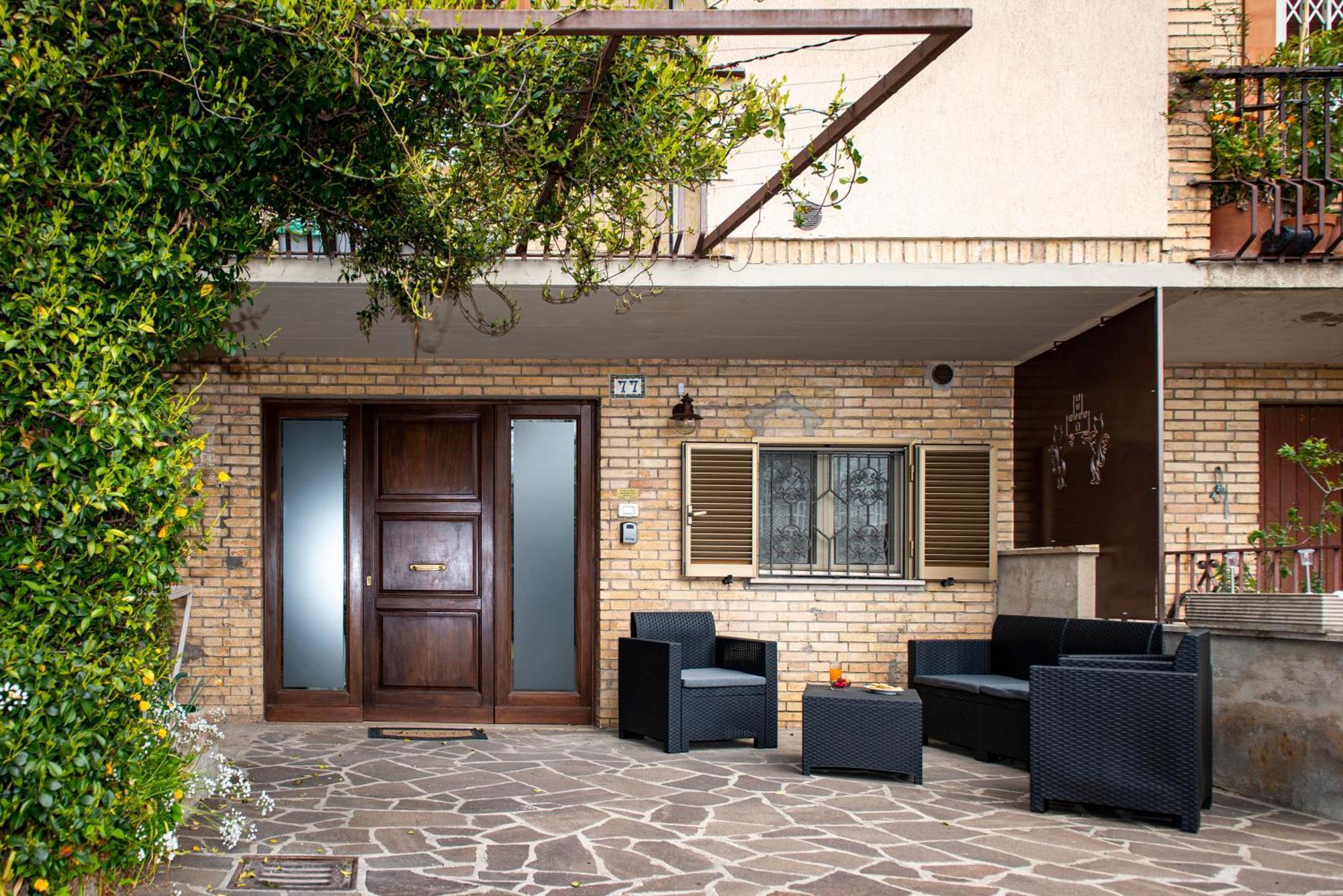 Appartamento Con Parcheggio E Giardino אסיסי מראה חיצוני תמונה